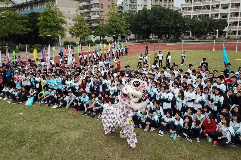 三水区华侨中学举行第32届田径运动会开幕式