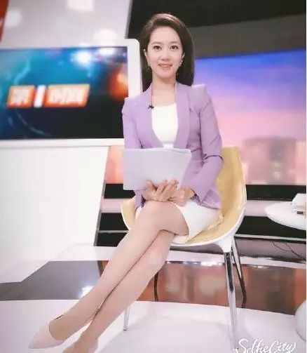 冉莹颖颜值高身材好,却输给央视的两朵花,颜值高的都