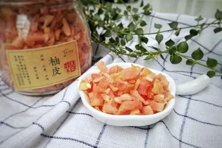 食谱吃完柚子别把柚子皮扔了附8道柚子皮食谱