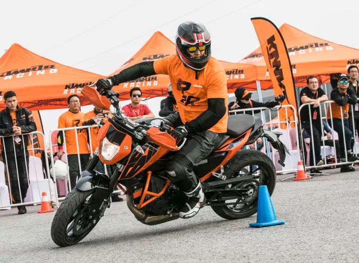 姓名:陈墨章 ;性别: 男 ;现有车型:ktm 390duke