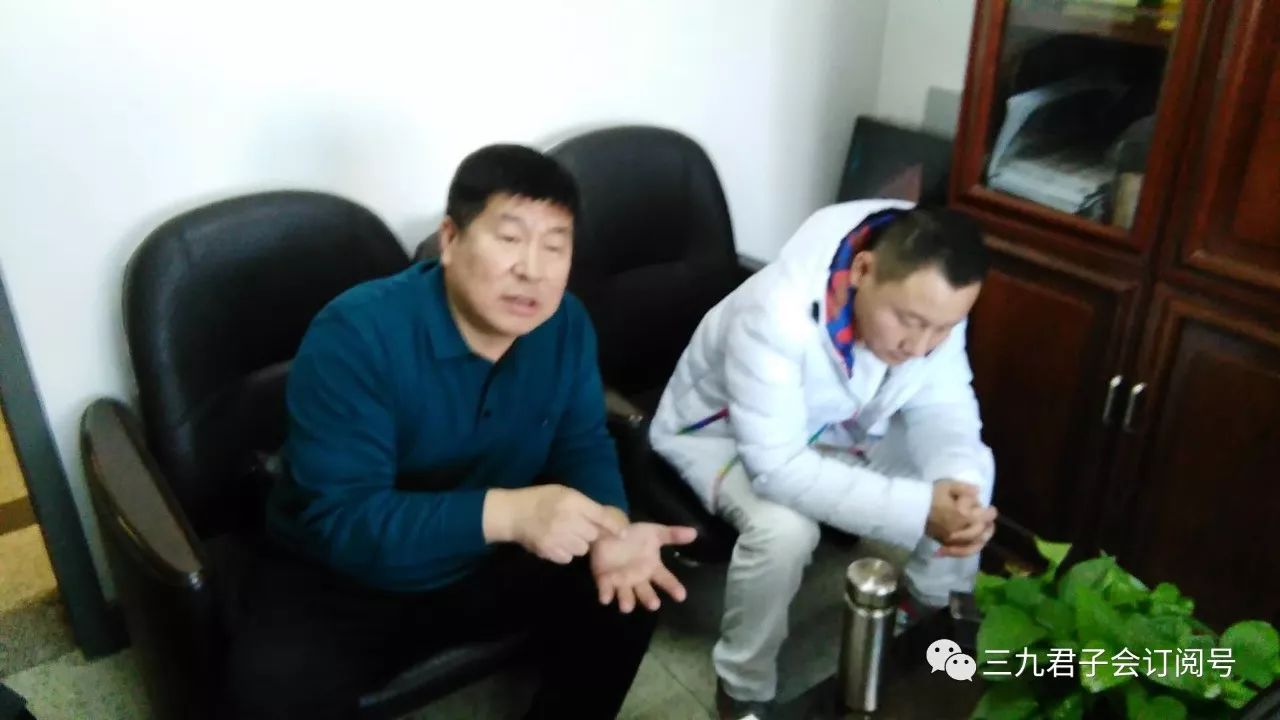 杨晓龙院长(左一)在讲话 返回搜