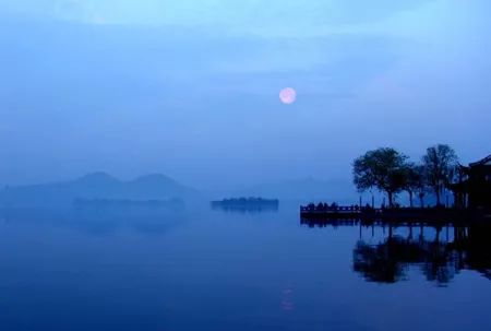 平湖秋月