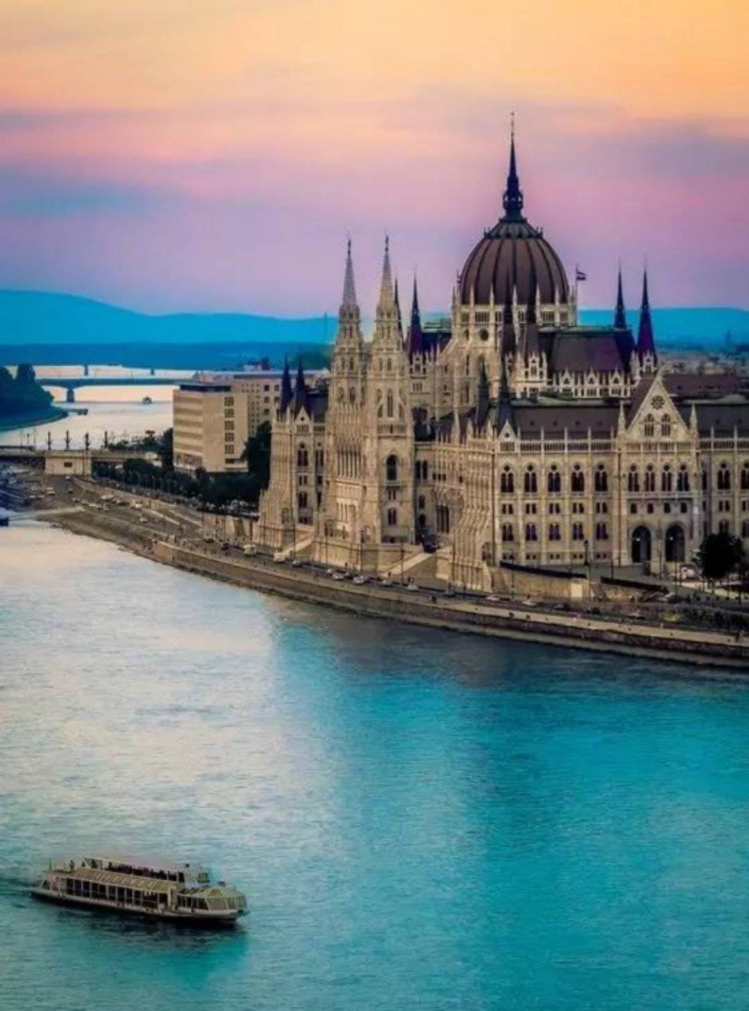 多瑙河中游的匈牙利首都布达佩斯