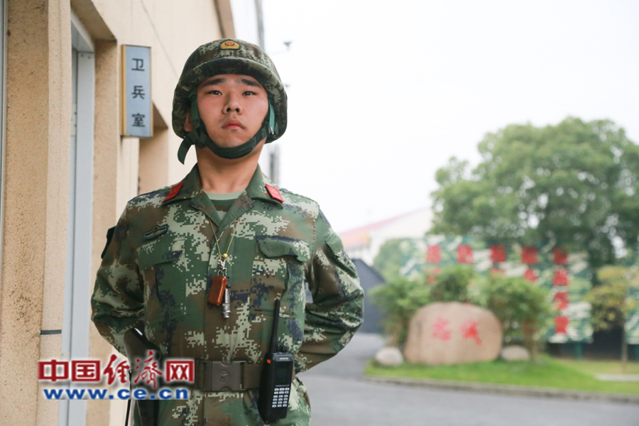 你看烟雨江南灰瓦白墙 我守枕水人家一片安宁