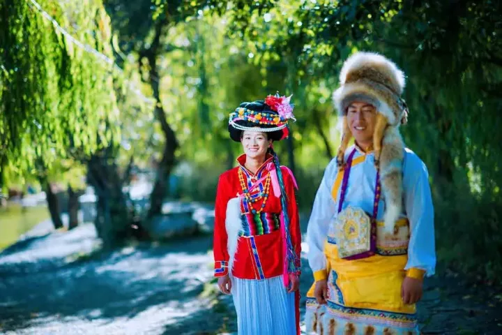 彝族婚纱最美_最美的彝族姑娘图片