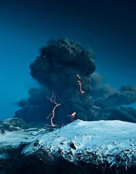 冰岛火山爆发--典型的"冰火两重天"