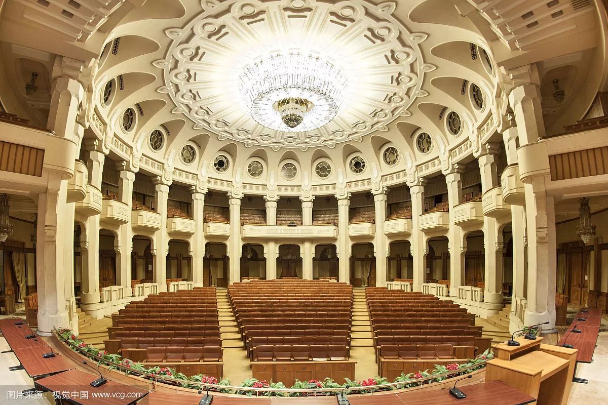 罗马尼亚议会宫的建筑设计和施工均由罗马尼亚人自行完成,所用建材和