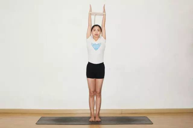 1,urdhva hastasana 手臂上举式