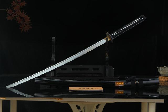 江湖决斗,中国唐刀或日本武士刀,你挑哪一个?