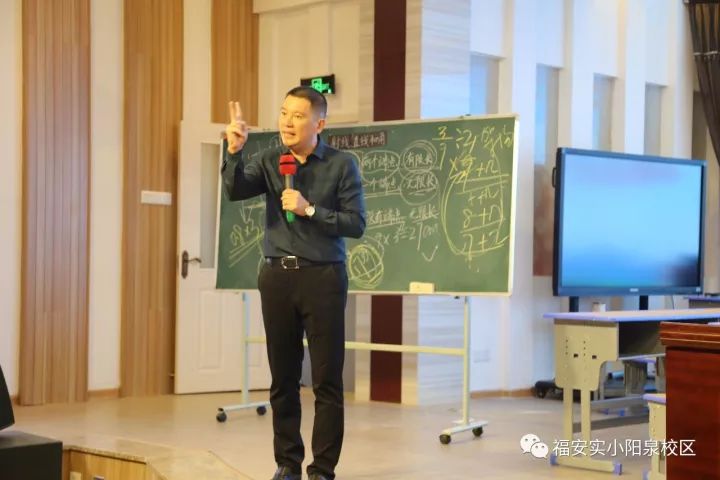 林老师引导学生一步步的讲理,明理,孙老师则给孩子们创设了一个无限