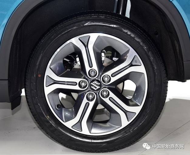 铃木维特拉搭配215/55r17规格的轮胎
