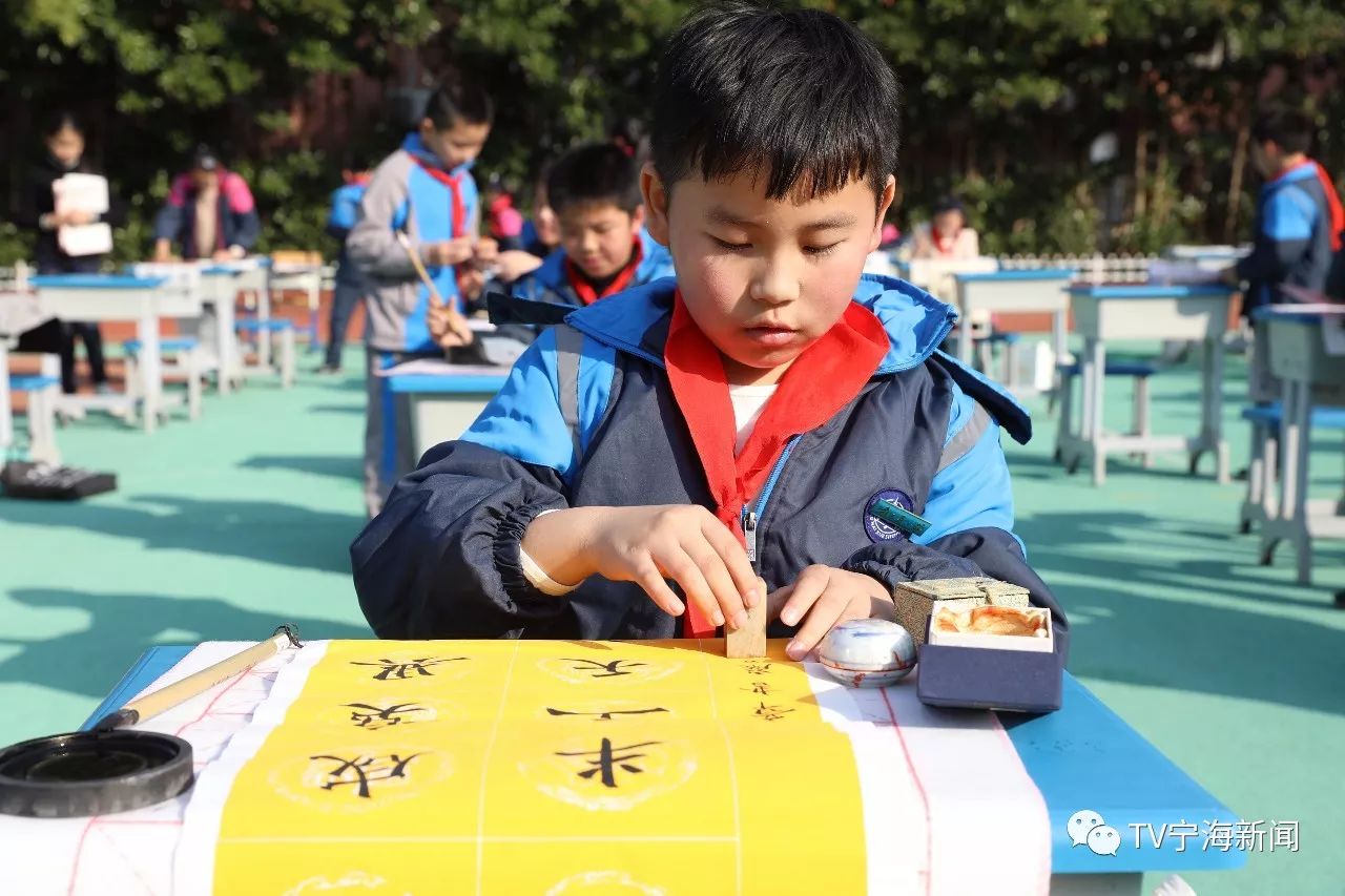 画团扇欢乐彩蛋画环保袋潘天寿小学让孩子画出幻彩童年