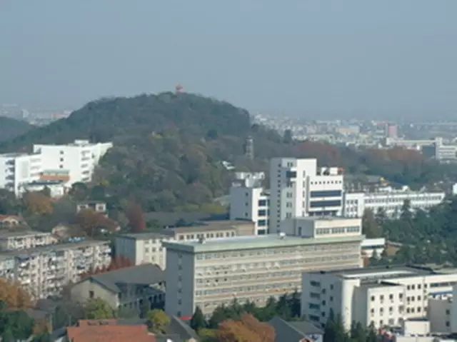 的侵华日军驻芜湖宪兵司令部的西式二层小楼) 新世纪的安师大赭山校区