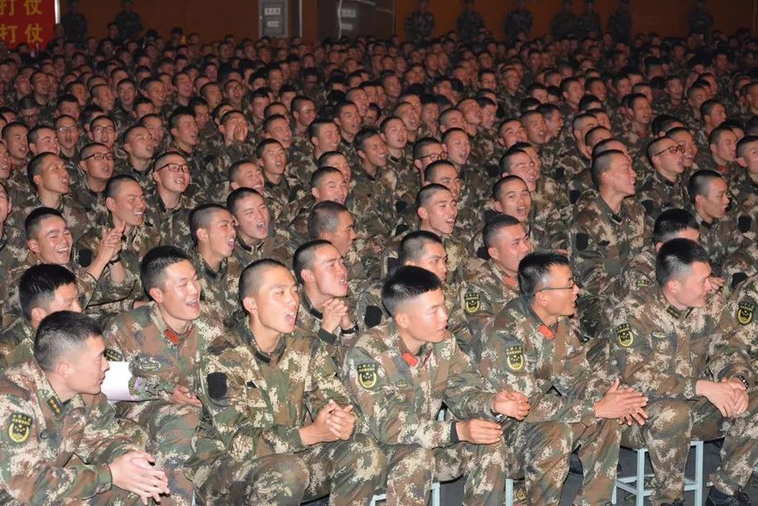 服务人民,英勇善战"的优良传统, 由宜兴市欢乐义工站和8693武警部队