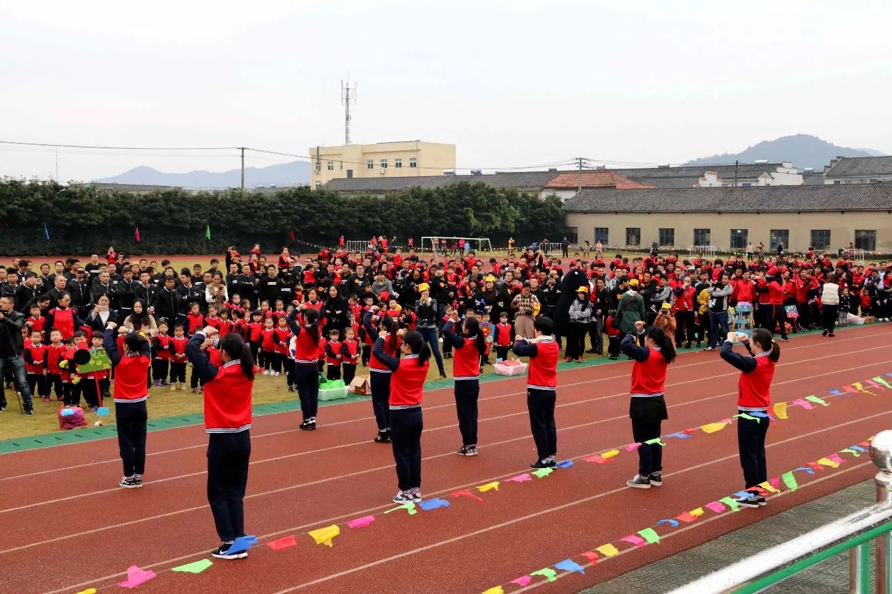 放飞梦想塘溪镇中心幼儿园举办第一届冬季亲子运动会