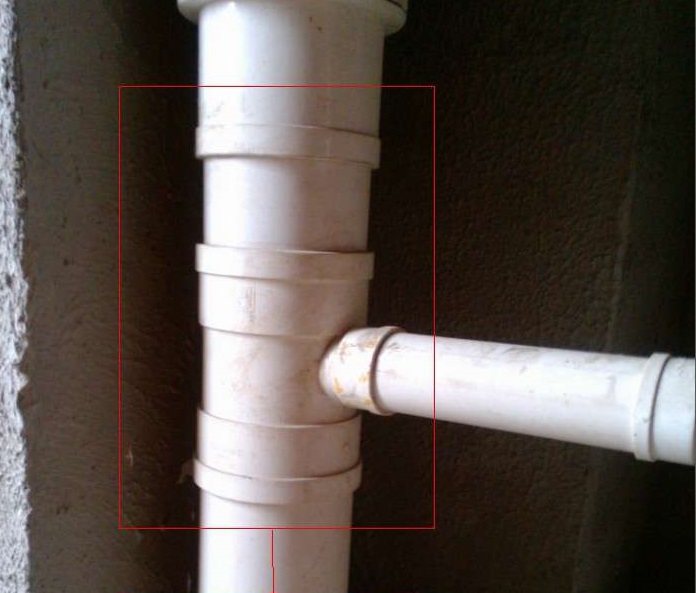 侧排水安装时,要连接45°弯头,反水弯,然后连接其他水管.