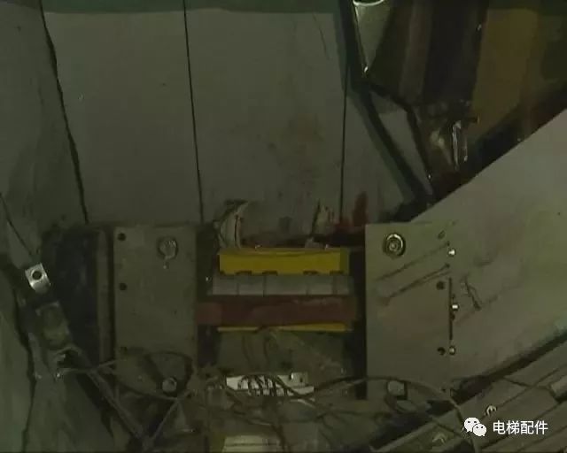 4名电梯安装工死亡电梯轿厢从14楼坠楼下来含现场图片
