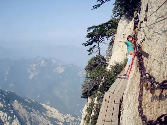 华山东峰观日出,西峰逐日落