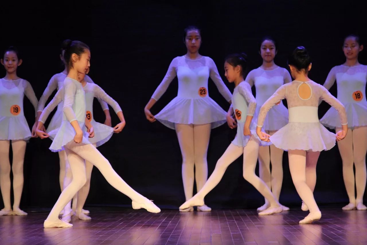 芭蕾舞蹈课堂纪实（一）北京舞蹈学院附中芭蕾系08级 - 舞蹈图片 - Powered by Discuz!