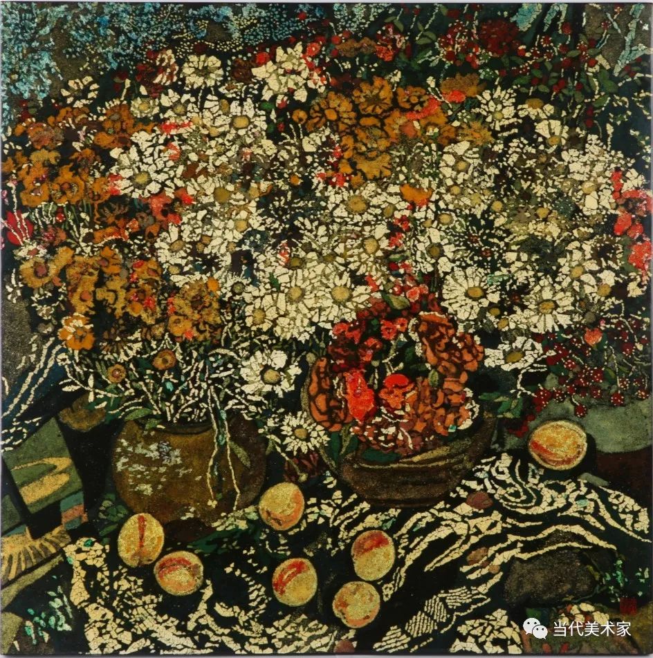 《花与桃》肖连恒,1997年,木板漆画,漆粉,蛋壳,80x80cm四川美术学院漆