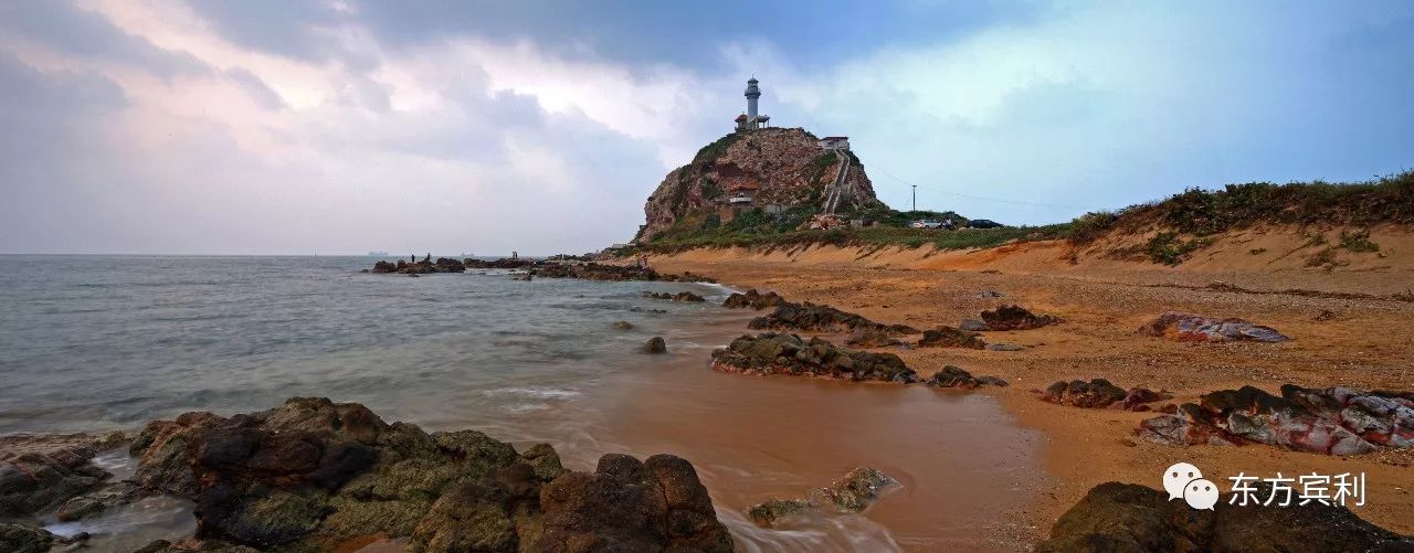 鱼鳞洲旅游风景区位于东方市城区八所港南面,濒临北部湾,可观赏的