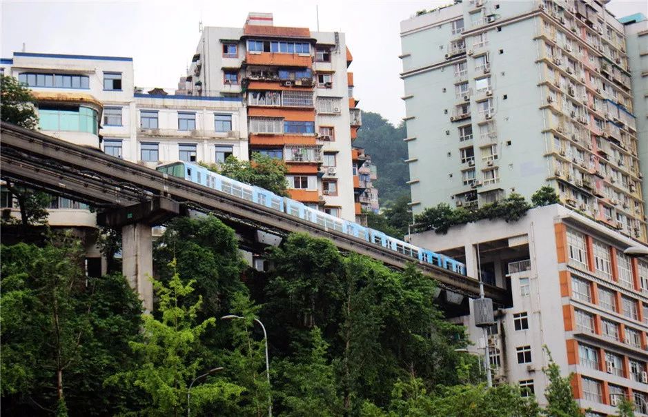 乘坐重庆长江索道,最适合解读重庆"立体交通"与"山城外型符号".