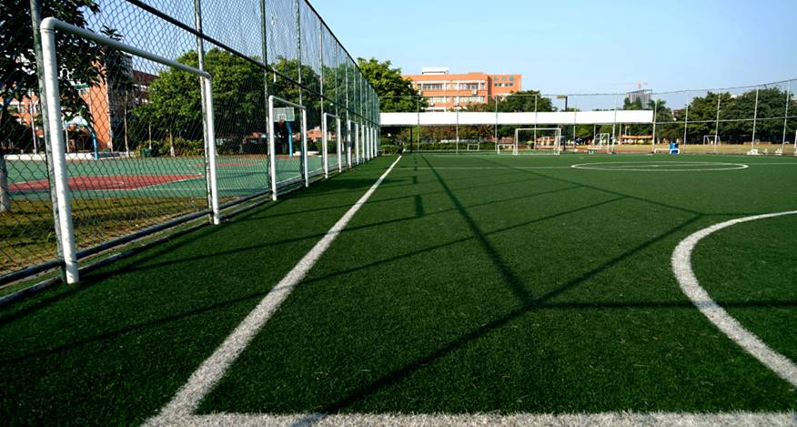 三年来,麻涌投入了1400多万元用于中小学校足球场设施的改造和完善.