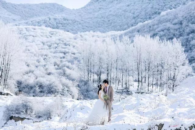 下雪婚纱照_下雪卡通图片