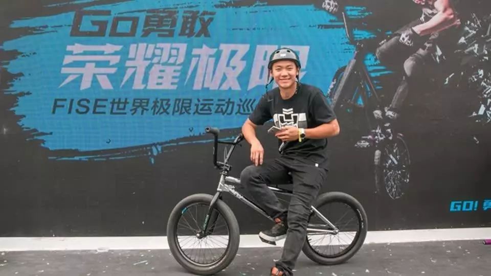 张智勇(深圳■年龄:24■赞助商:vans■成绩:2017上海smp滑板公园bmx