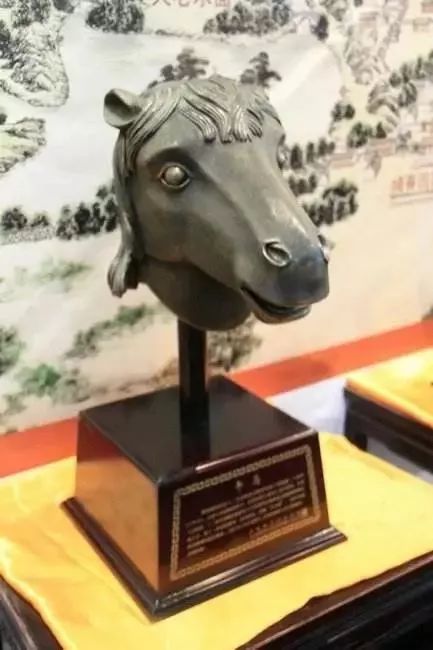 圆明园12生肖兽首铜像中的马首