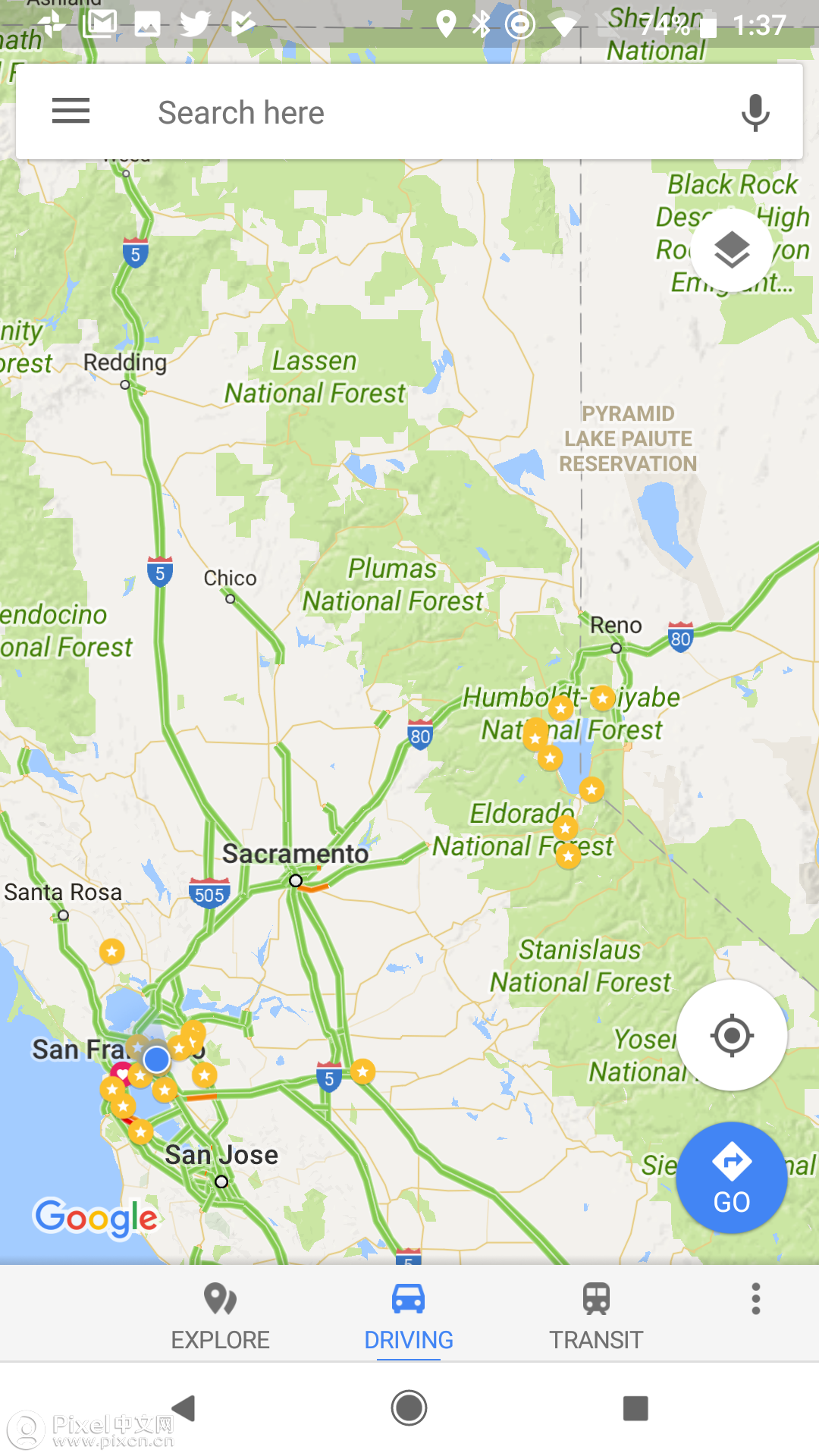 Android 8.1 中的最新版谷歌地图也开始采用浅色导航栏
