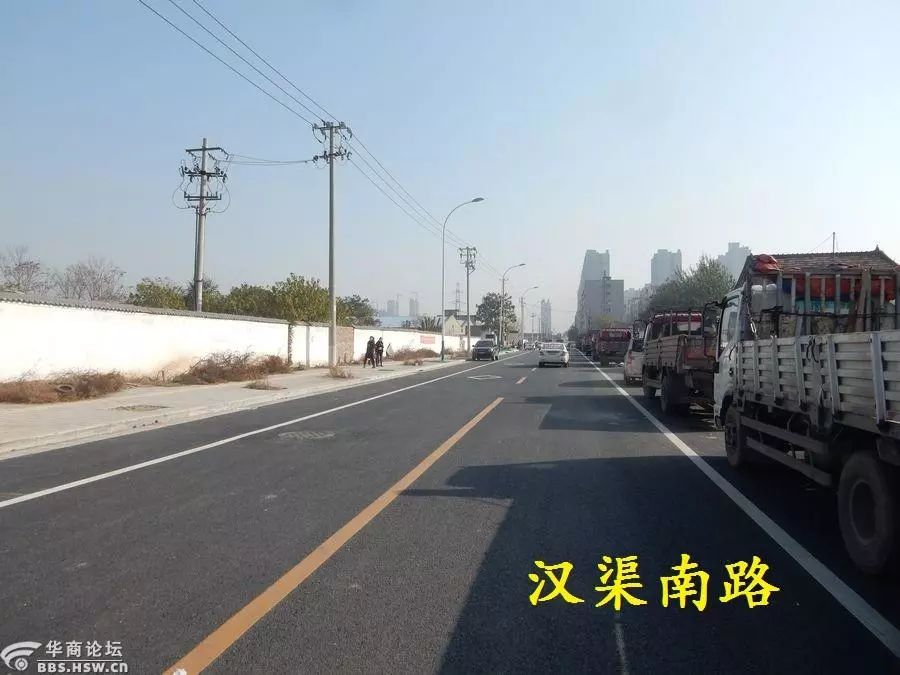 渠南路机动车道宽度12米 两边人行道各宽4米 从太华北路到北辰大道有