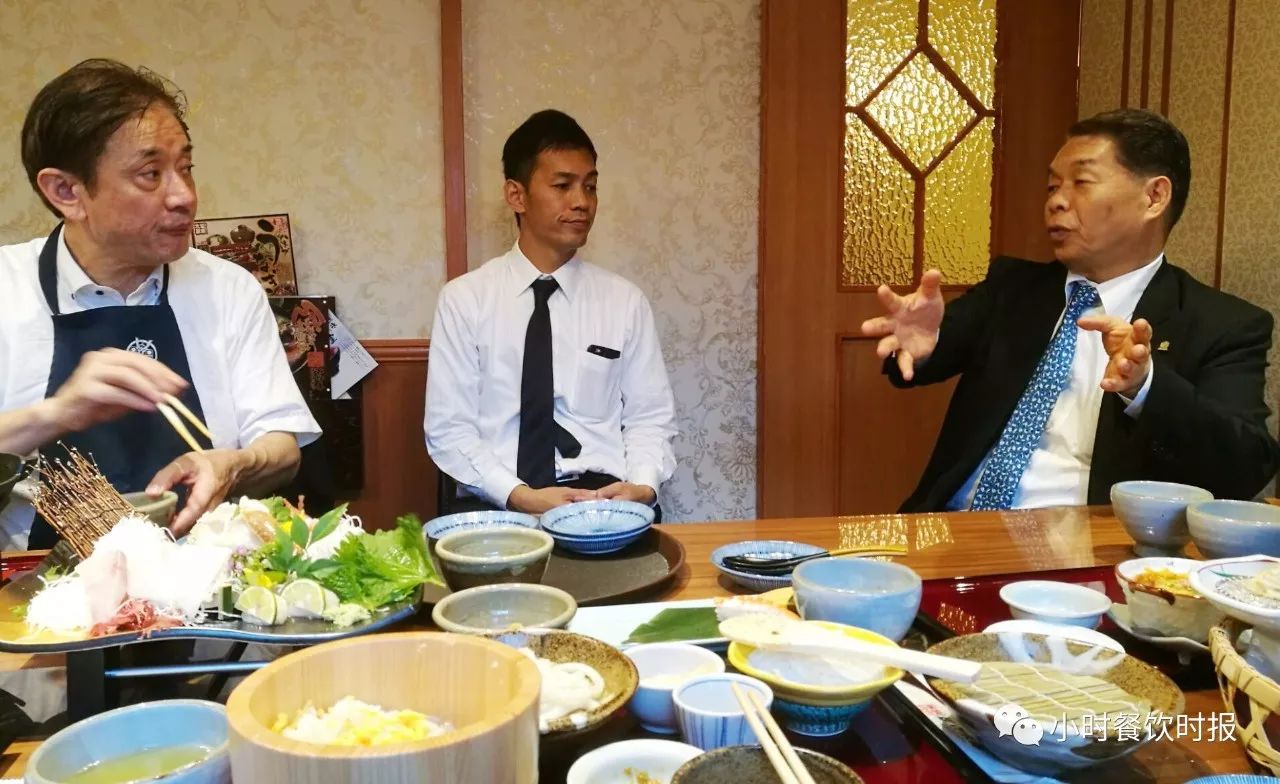 这些餐饮老板,很会培养自己的餐二代