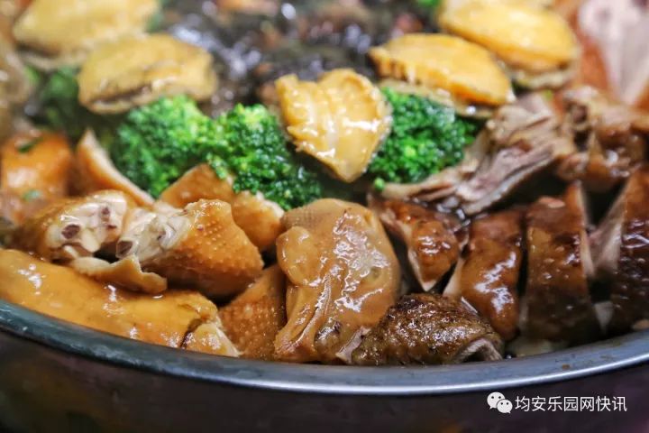 在均安玩转香港美食一道大盆菜就能让你吃到扶