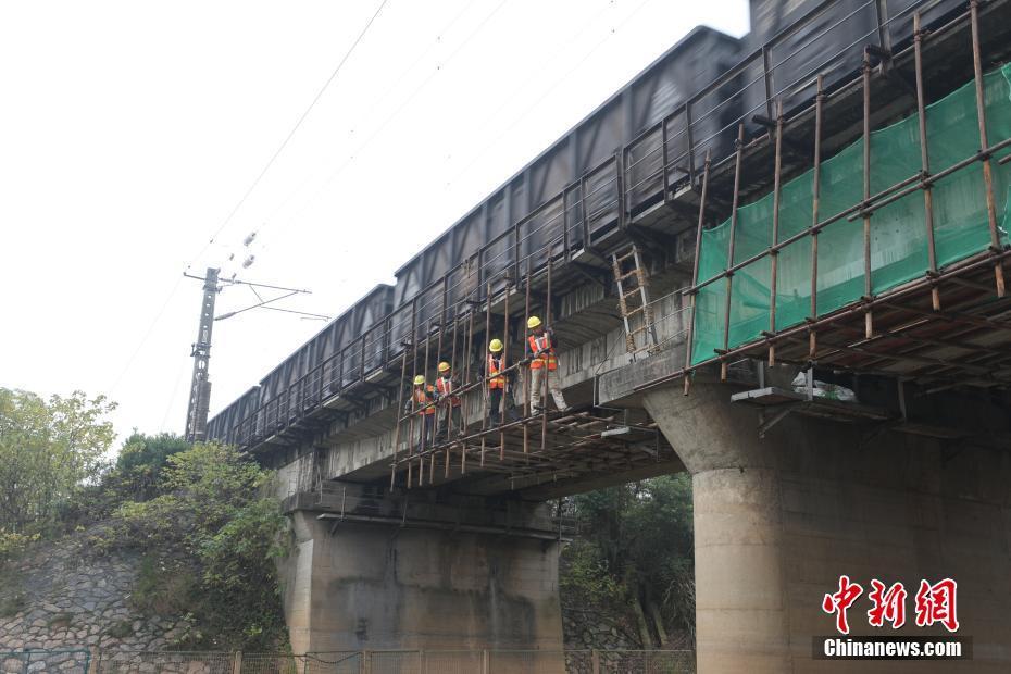 京九铁路线上的"修桥工"