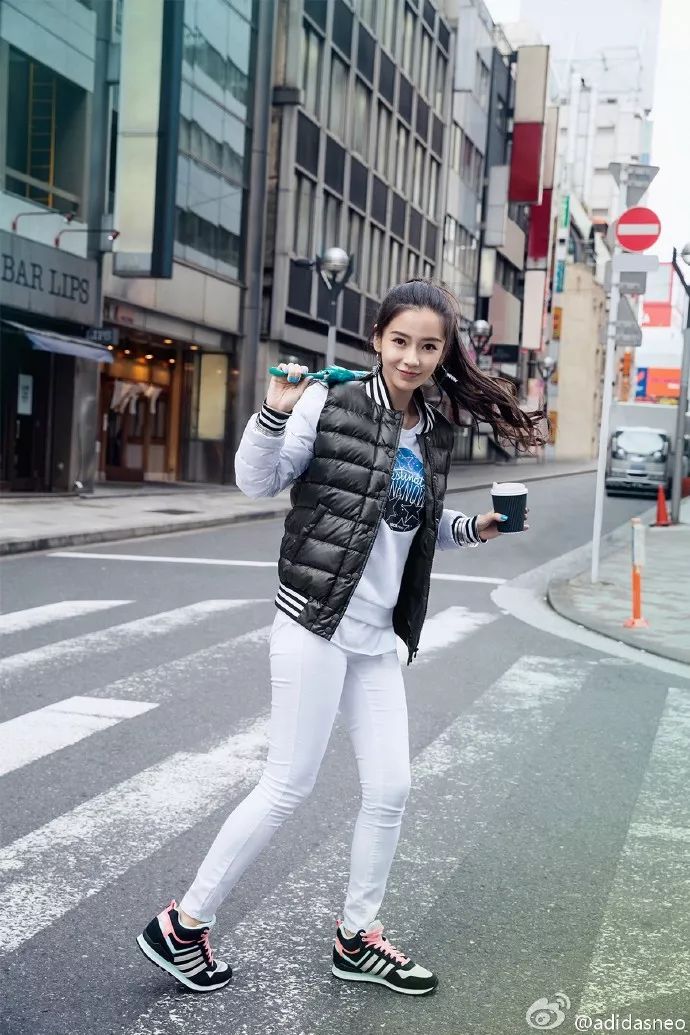 易烊千玺签约 adidas neo,他是否会成为下一个 angelababy 呢?