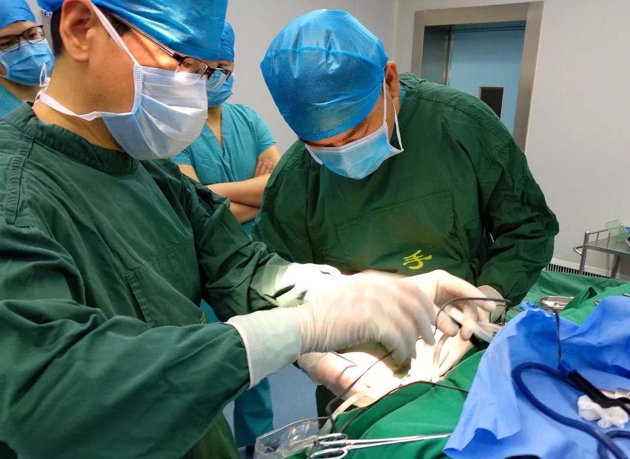 宝鸡市第二中医医院神经外科成功完成开科接诊首例慢性硬膜下血肿钻孔引流手术 