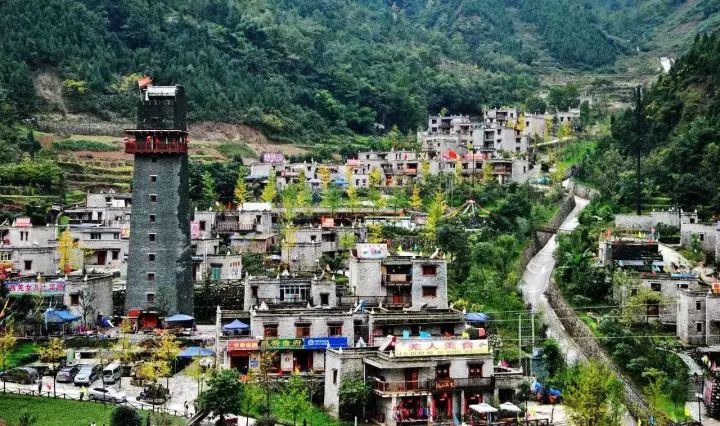 半部中国文学史"; 北川羌城旅游区景点比较多,有川北羌族民俗博物馆