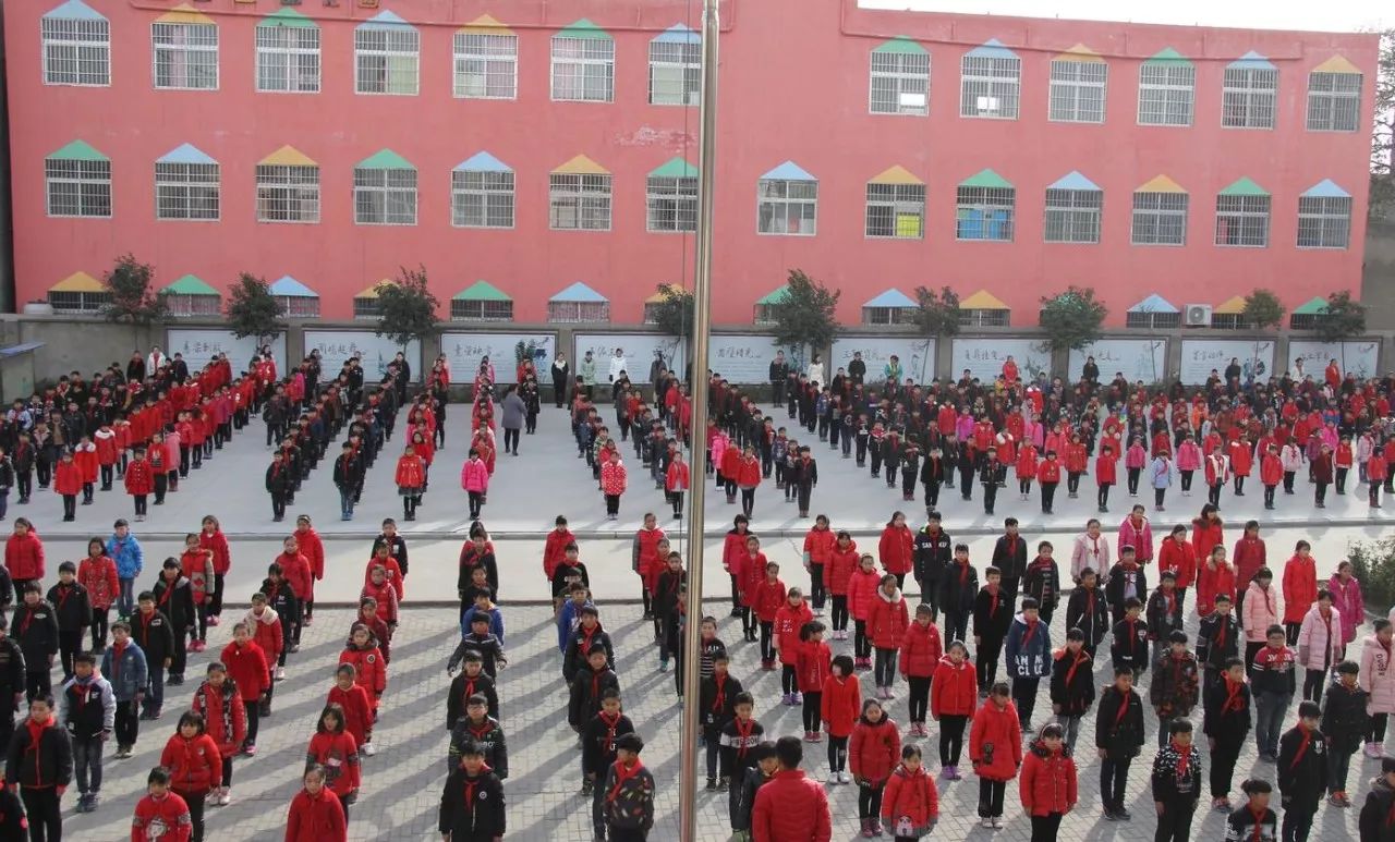 "我们不讲困难,只讲出路,让家门口的好学校多起来"新郑市龙湖镇中心校