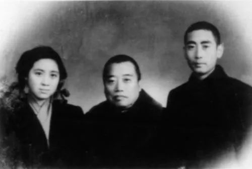 叶先生:那时我才十几岁.那是1947年,去杭州徐元白老师家里玩.