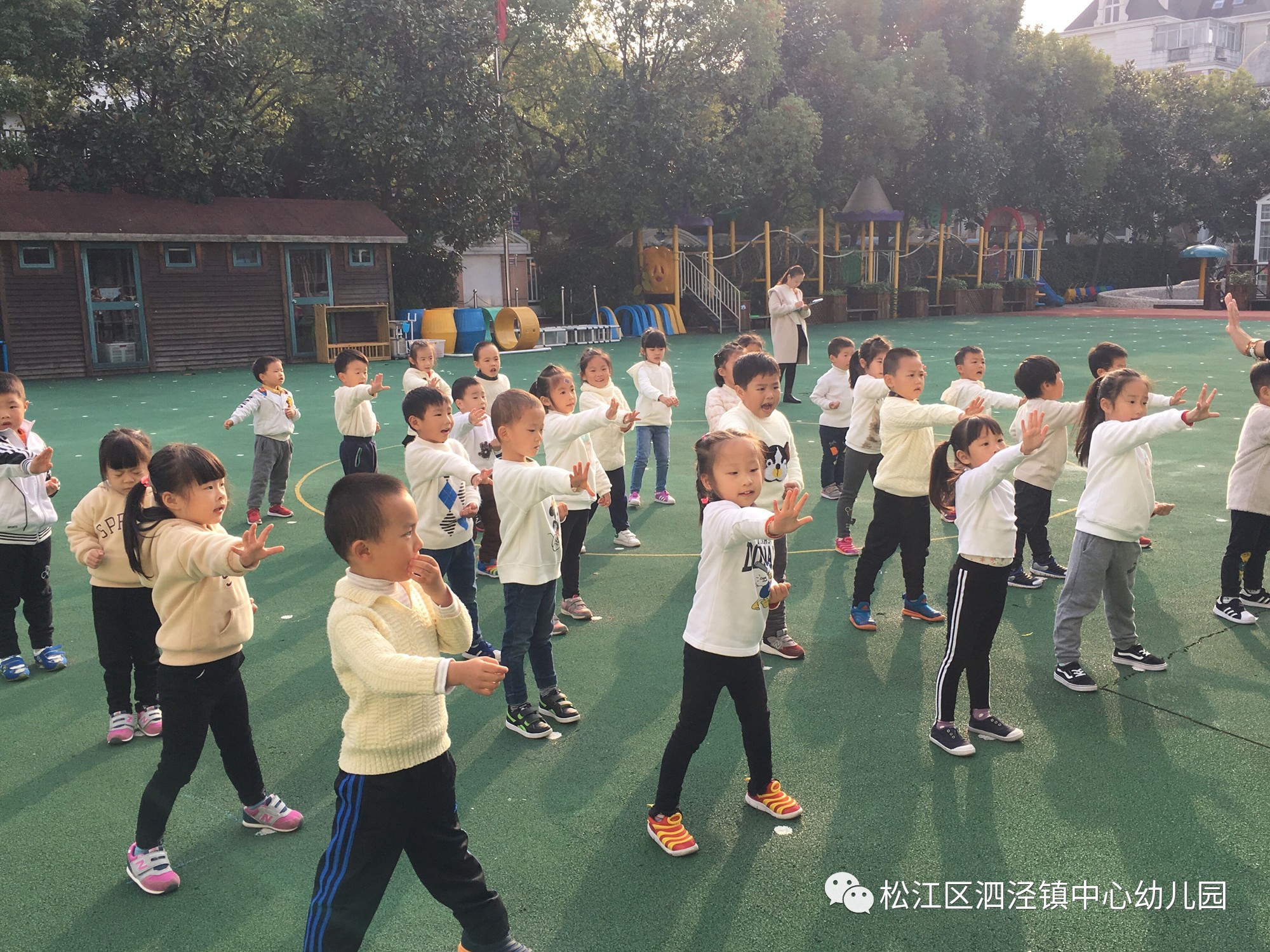 【新闻速递】健康锻炼乐哈哈——记泗泾幼儿园幼儿律动展示活动