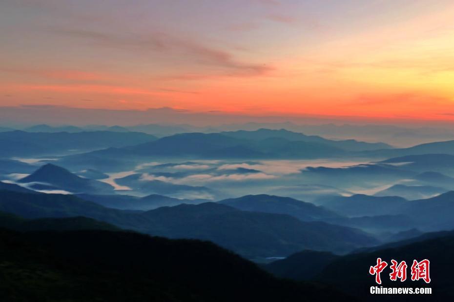 在福建省鹫峰山脉的崇山峻岭中,有一个被誉为"云端之城"的小城