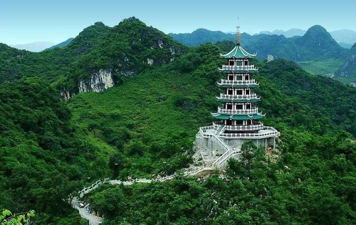 旅游 正文  平果县在二千零二年打造县城马头山风景区,并投资二百多图片