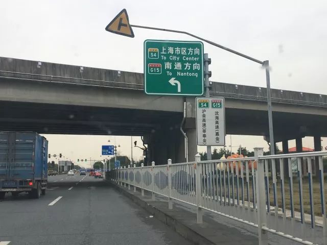 山阳立交 g15沈海高速上行(北向南)转s4沪金高速上海市区方向匝道将于