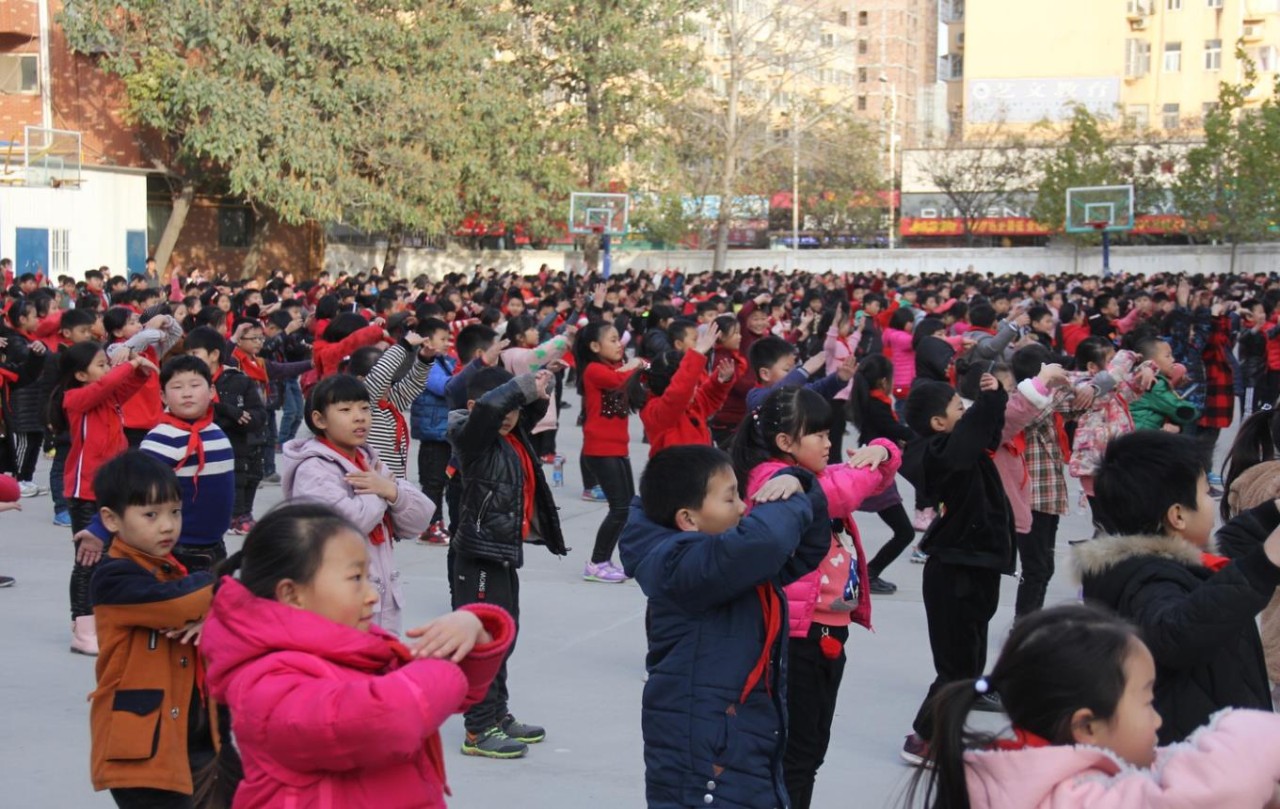 "我们不讲困难,只讲出路,让家门口的好学校多起来"新郑市龙湖镇中心校