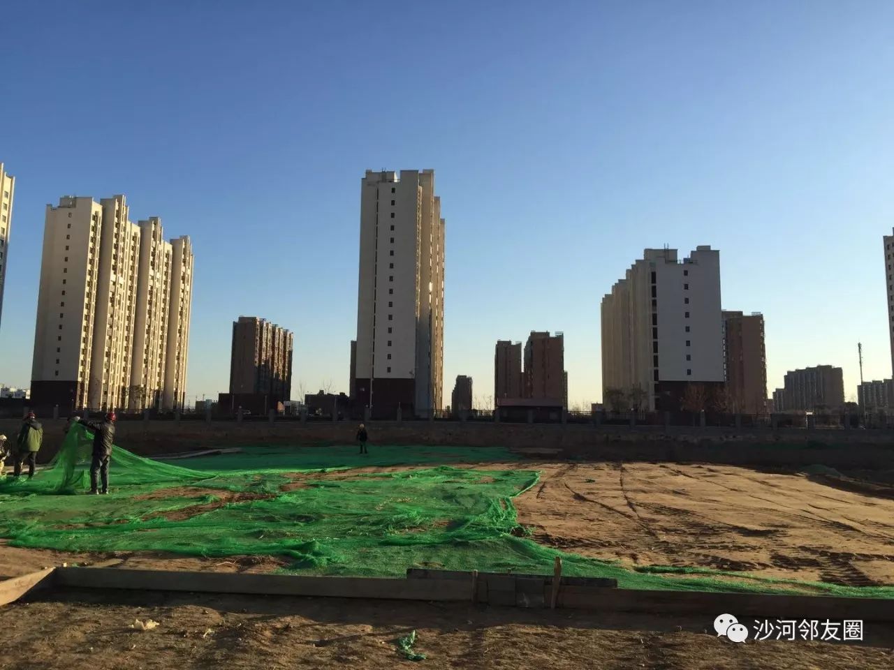 现场实况施工位置近日小编路过北沙河西一路,发现规划中,学校的位置