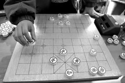 【提示】在街头挑战象棋残局,分分钟输掉三千!怎么回事?