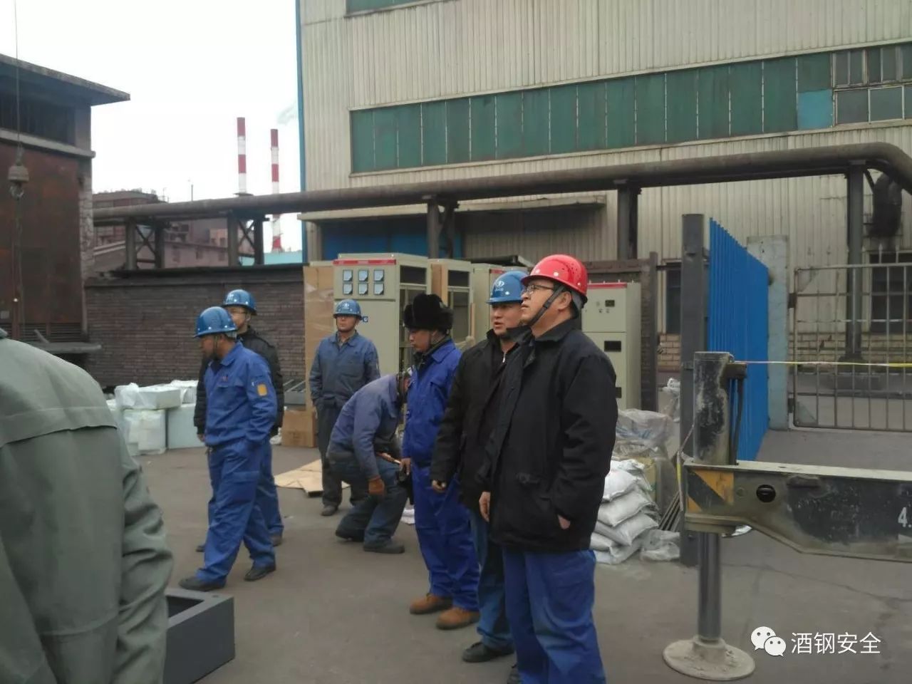 酒钢宏兴股份公司动力厂对施工现场进行安全检查
