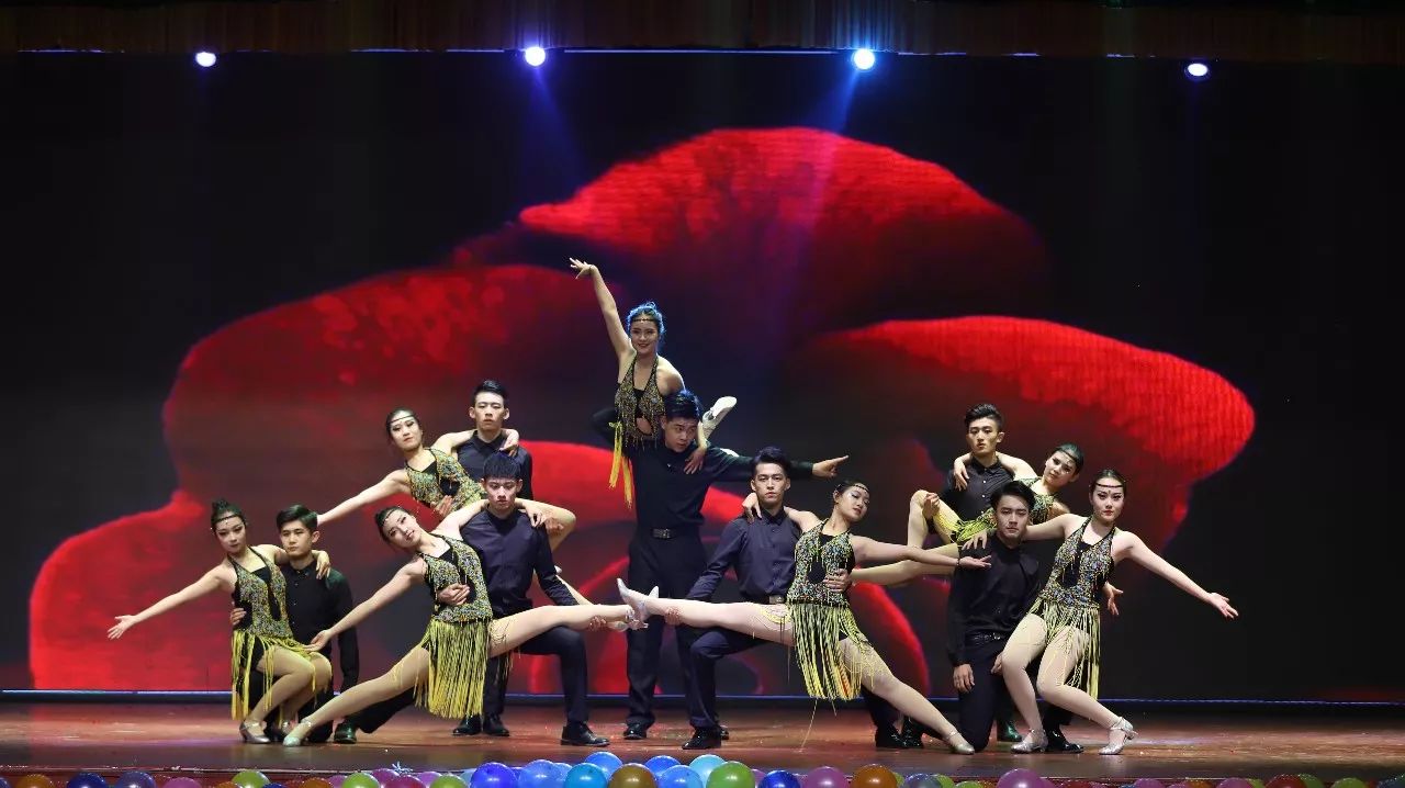 青春礼献新时代| 华北理工大学轻工学院交谊舞大赛,这支舞蹈美翻了!