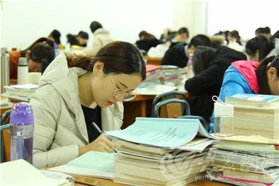 凌晨的山东工商学院,有没有你熟悉的场景?